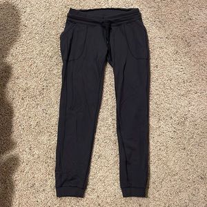 Black lulu joggers